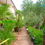 Ξενοδοχείο με διαμερίσματα Villaggio Turistico Defensola 3*