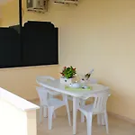 Ξενοδοχείο με διαμερίσματα Villaggio Turistico Defensola Βιέστε