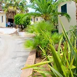 Ξενοδοχείο με διαμερίσματα Villaggio Turistico Defensola Βιέστε