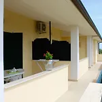 Villaggio Turistico Defensola Βιέστε