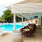 Villaggio Turistico Defensola Βιέστε