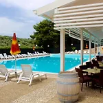Villaggio Turistico Defensola 3* Βιέστε