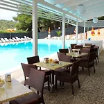 Ξενοδοχείο με διαμερίσματα Villaggio Turistico Defensola 3*