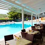 Villaggio Turistico Defensola 3* Βιέστε