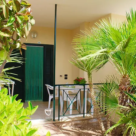 Appart hôtel Villaggio Turistico Defensola 3*