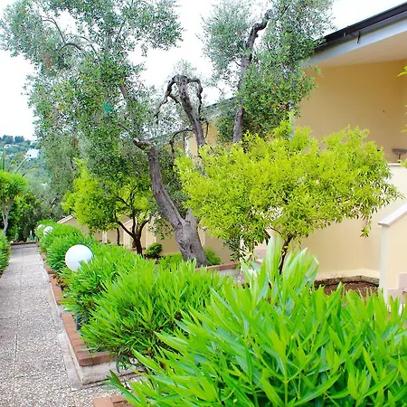 Appart hôtel Villaggio Turistico Defensola 3*